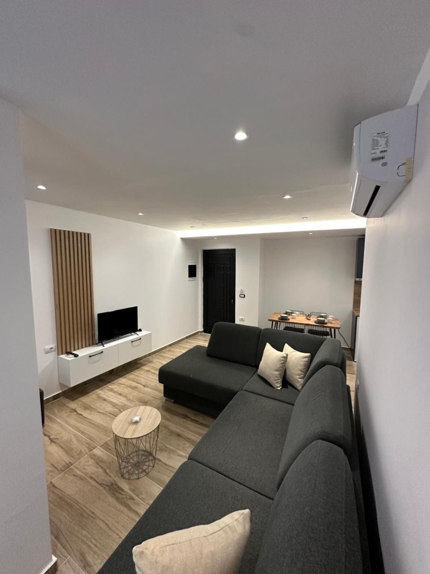 Io'S Apartments Sarandë Exterior foto