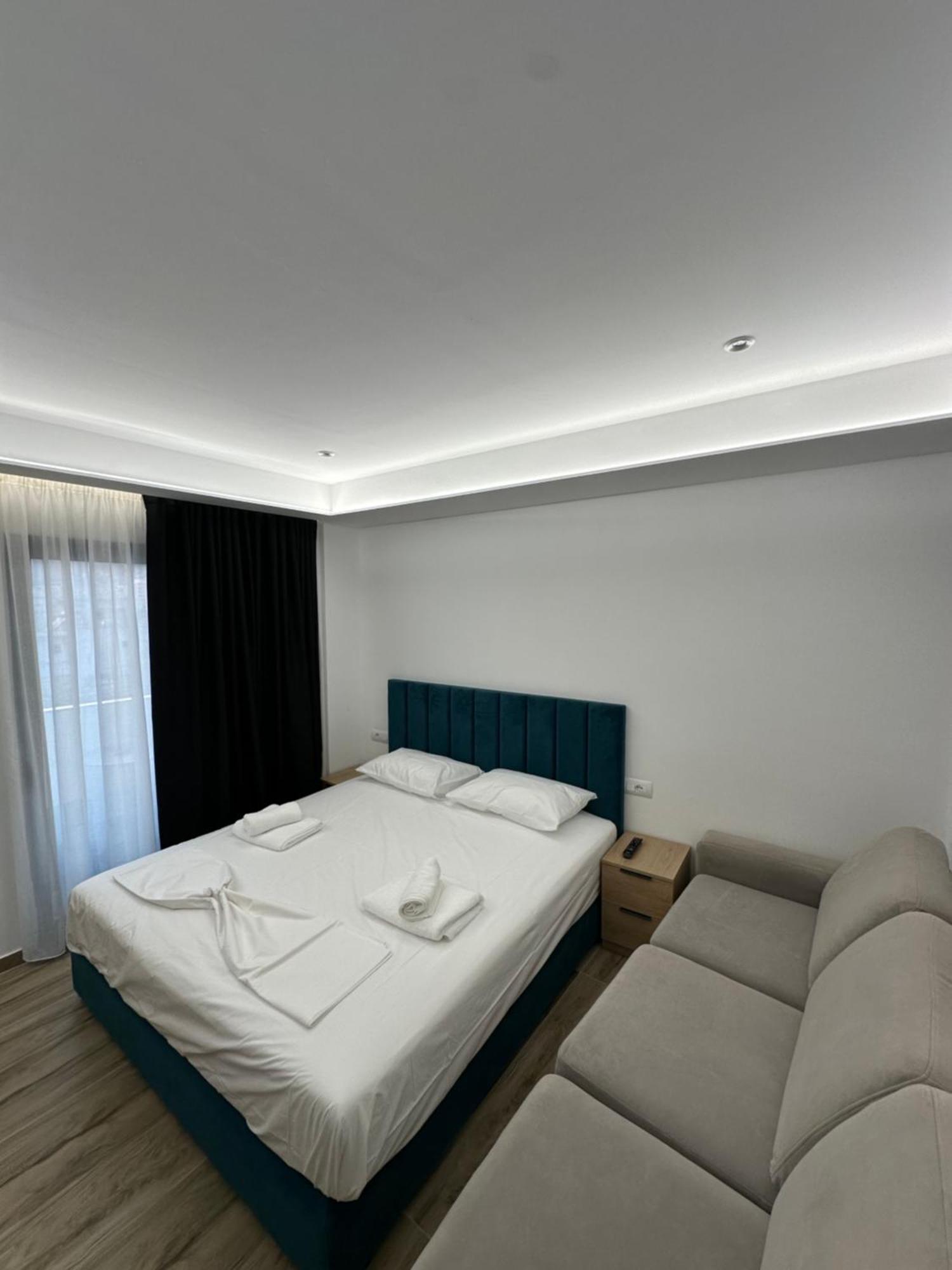 Io'S Apartments Sarandë Exterior foto