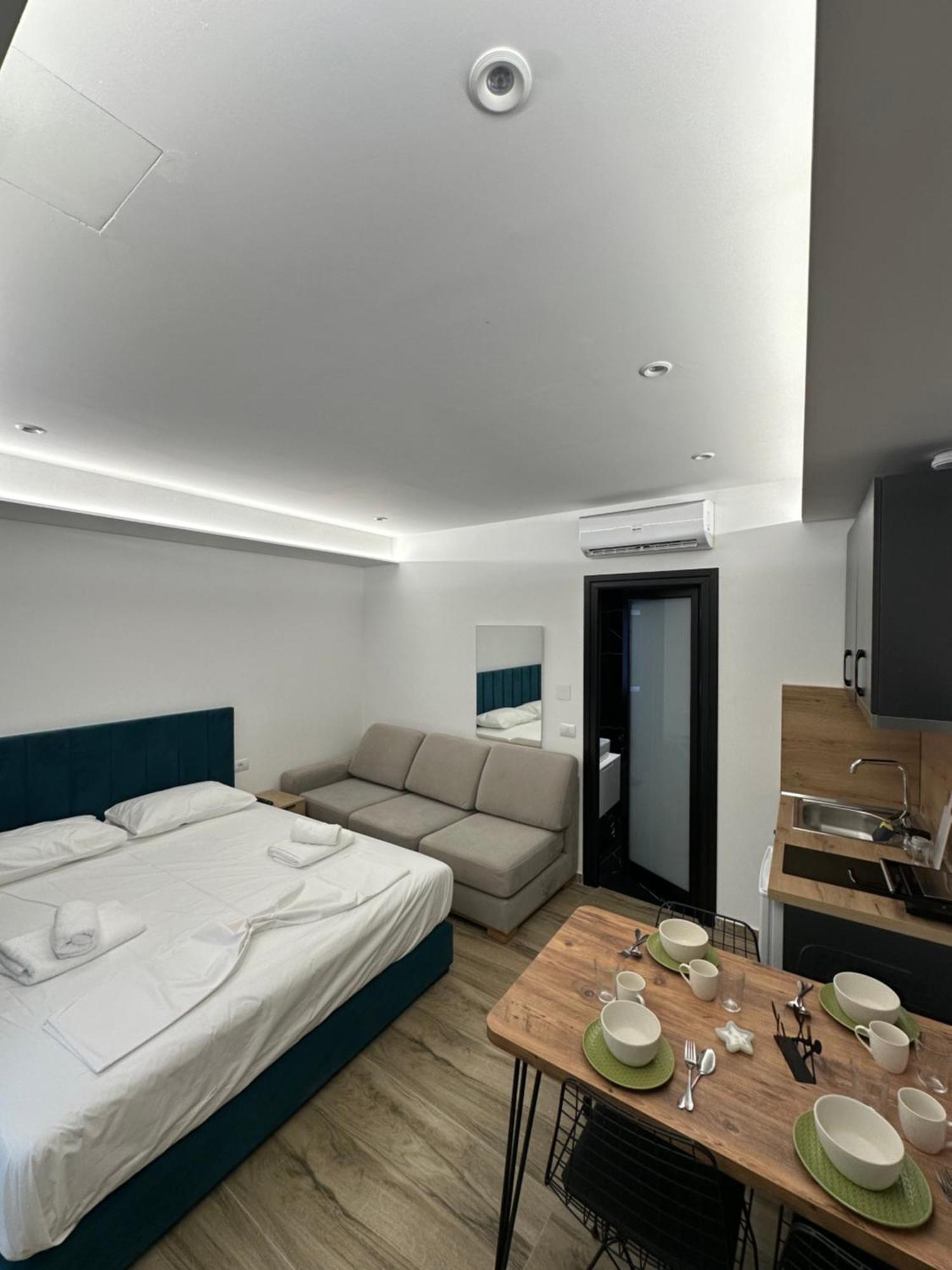 Io'S Apartments Sarandë Exterior foto