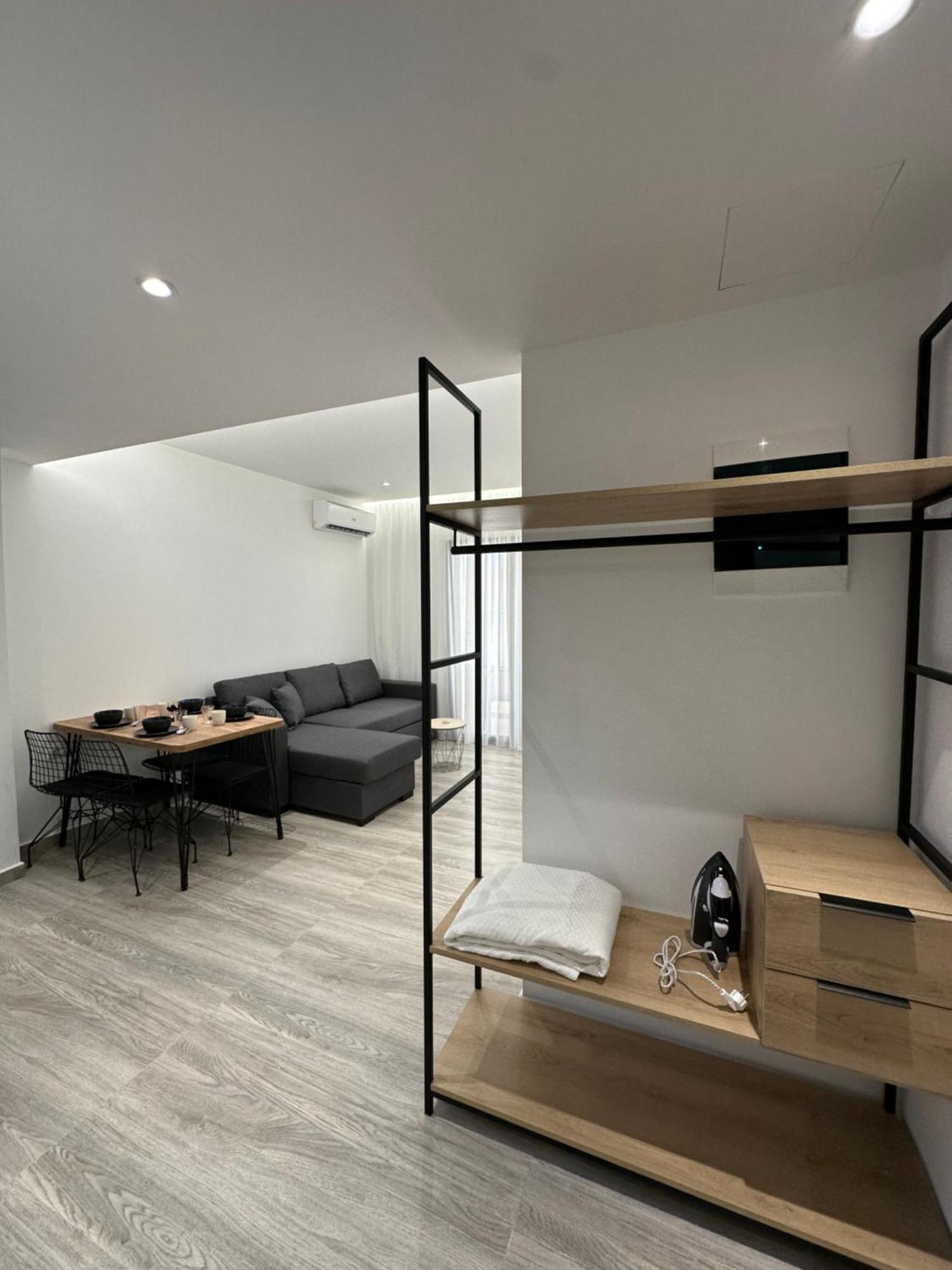 Io'S Apartments Sarandë Exterior foto
