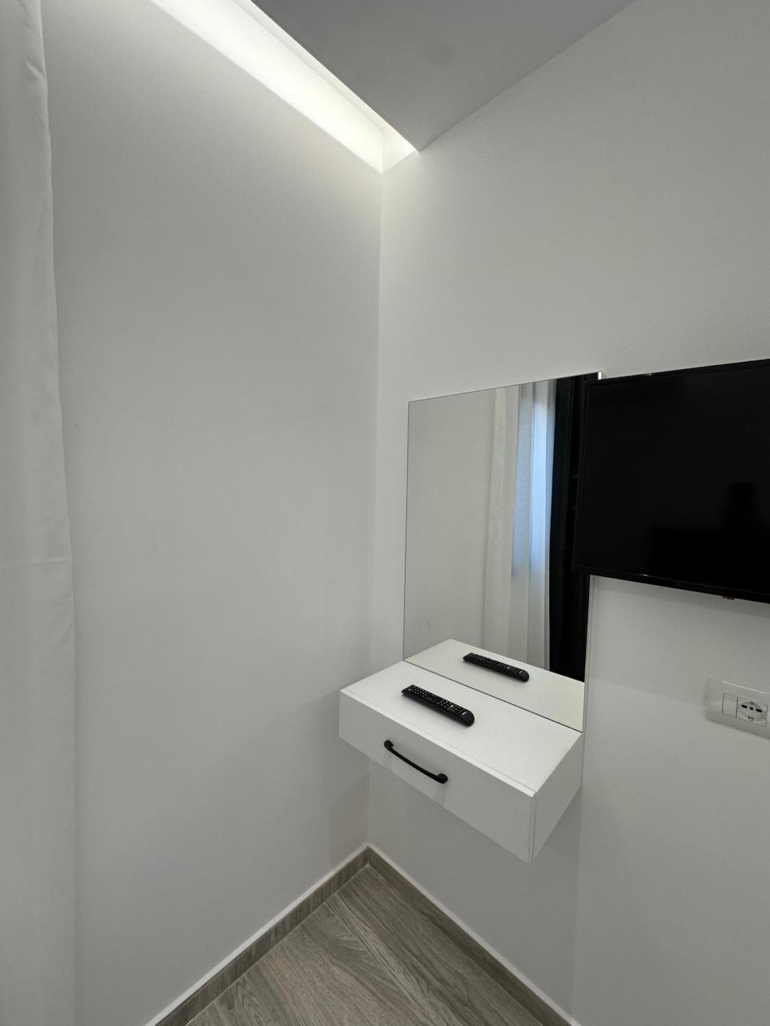 Io'S Apartments Sarandë Exterior foto